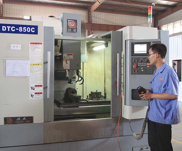 ���̰���